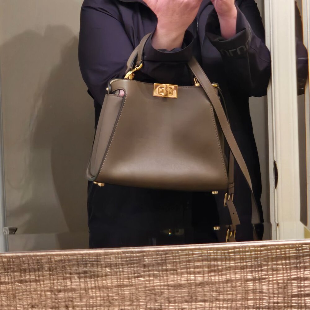 Authentic FENDI Peekaboo Essentially - like new - Picture 9 of 10